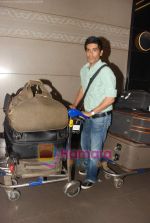 Manish Malhotra leave for IIFA Colombo in Mumbai Airport on 1st June 2010  (13).JPG